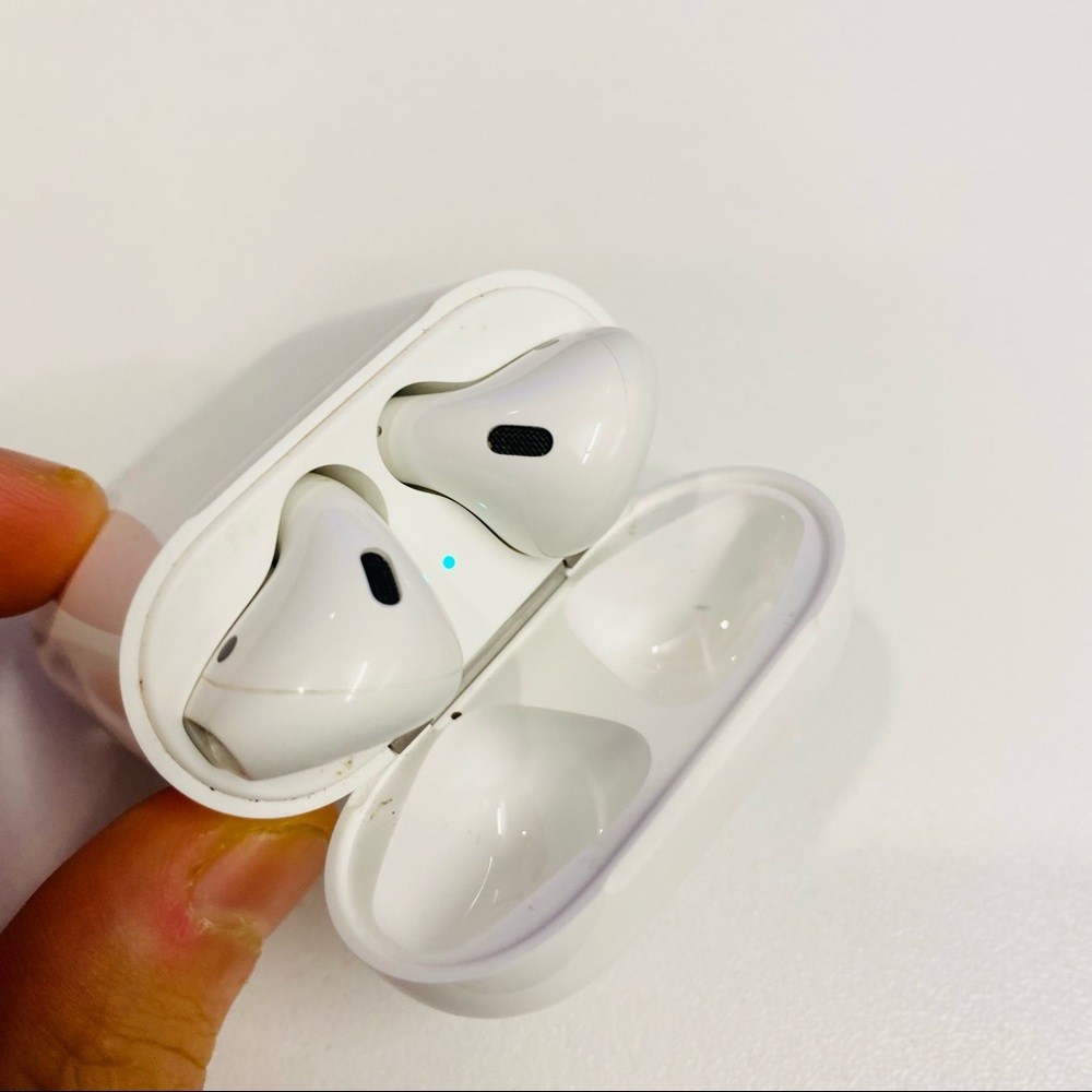 Apple AirPod Wireless Headphones